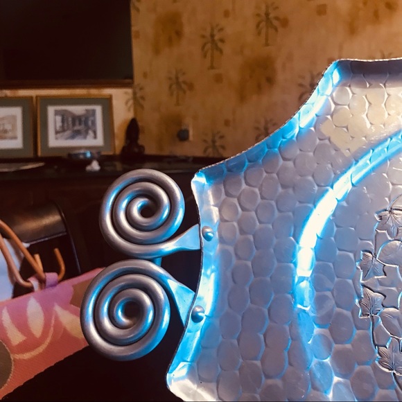 MID CENTURY MODERN ANTIQUE ALUMINUM SERVING TRAY - Picture 3 of 12